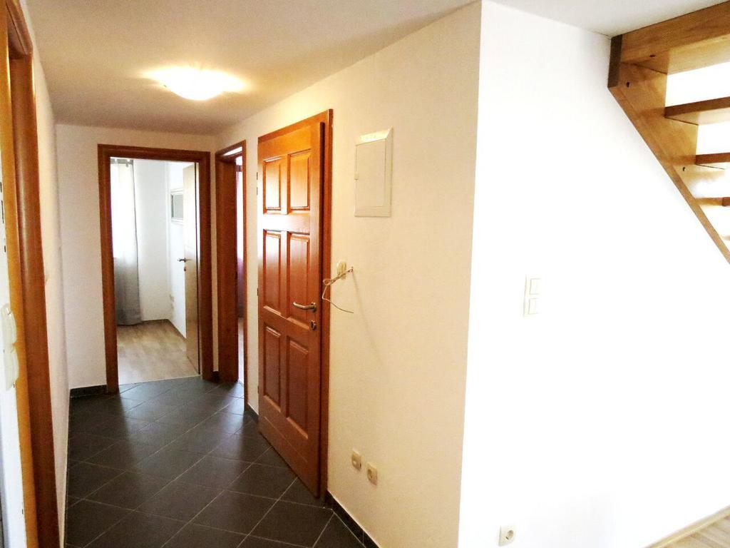 Apartments Ljubicic Подстрана Номер фото