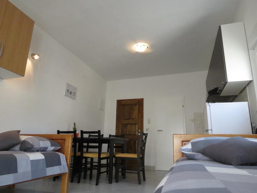 Apartments Ljubicic Подстрана Номер фото