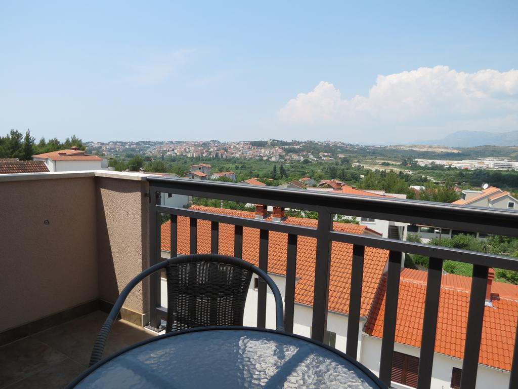 Apartments Ljubicic Подстрана Номер фото